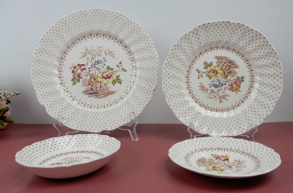 Vintage Royal Doulton England Grantham Dinner,Luncheon,Saucer Plates,Fruit Bowl