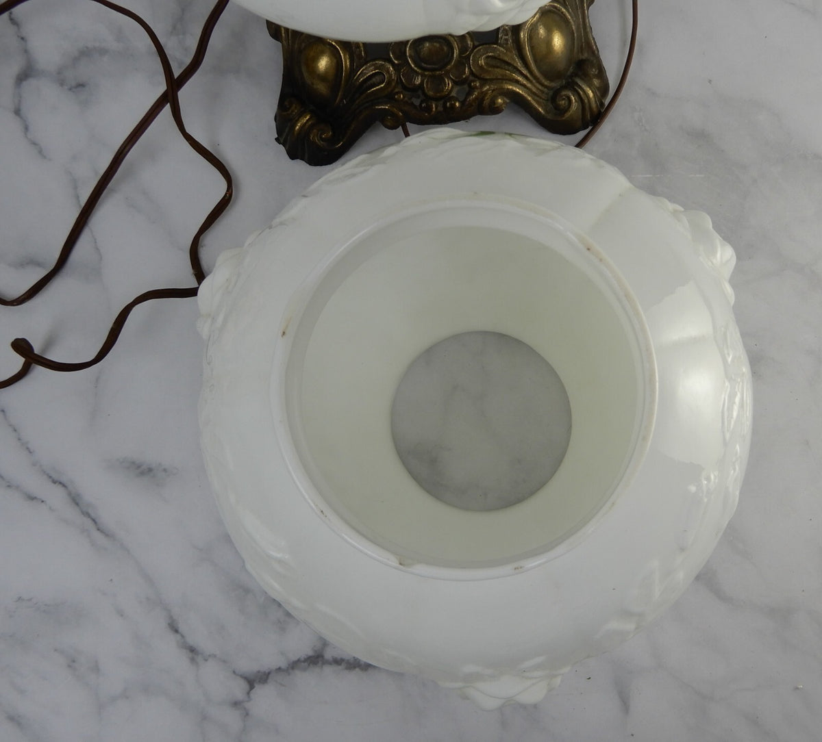 Vintage Gone With The Wind Milk Glass Table Lamp With 3-Way Lamp 21-3/4" High