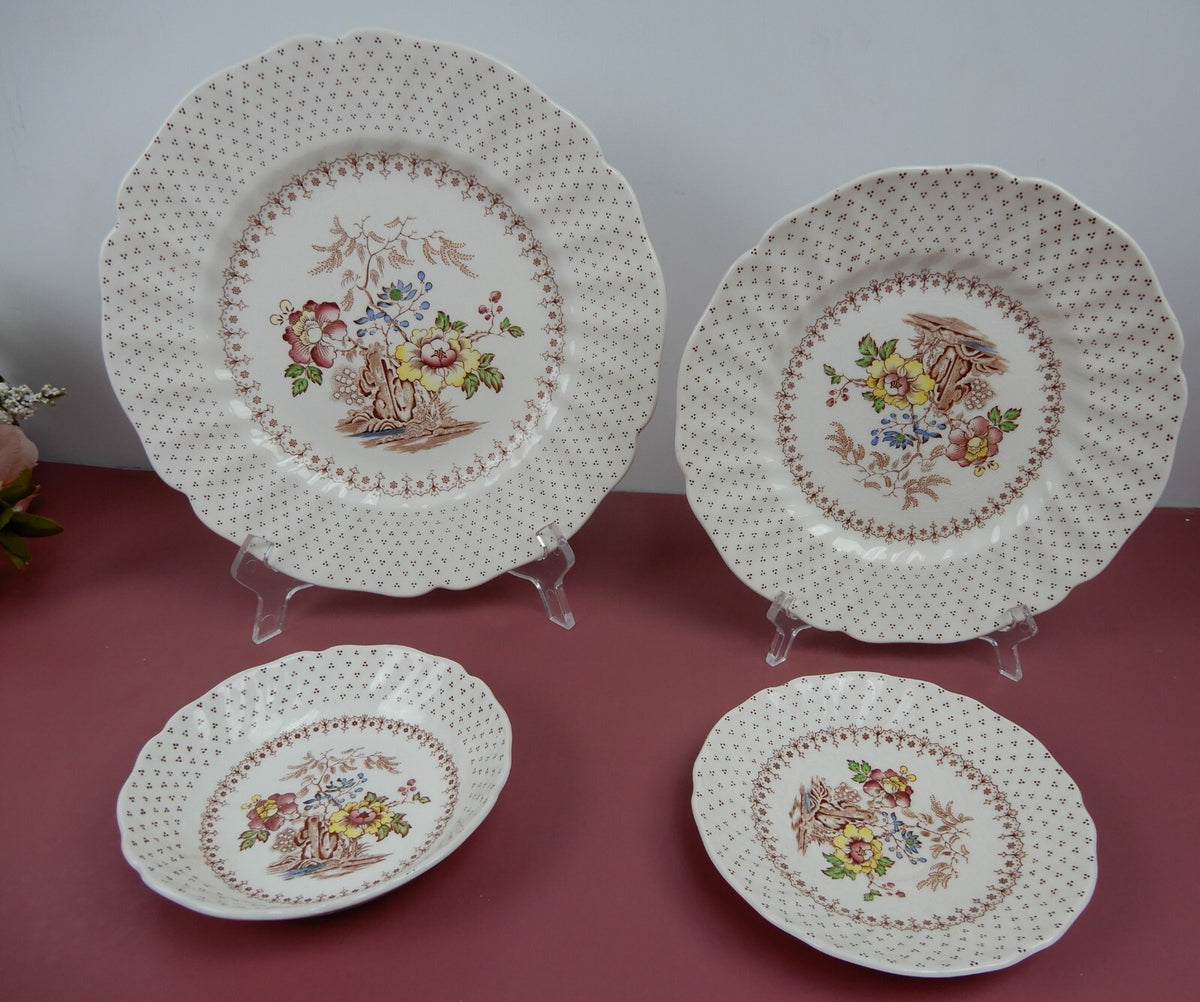 Vintage Royal Doulton England Grantham Dinner,Luncheon,Saucer Plates,Fruit Bowl