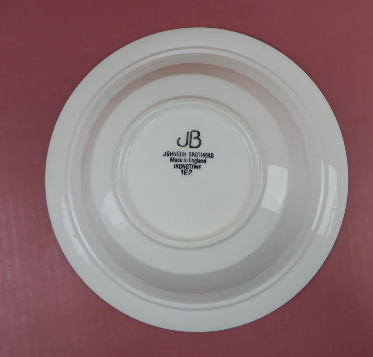 Vintage JB 1E2 Vegetable Bowl by JOHNSON BROTHERS