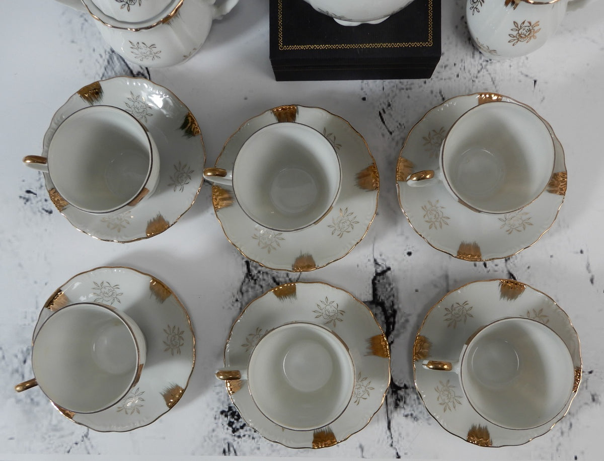 Small Vintage Royal Crown Japan 15 Pc Porcelain Tea Set White Gold Floral 33/926