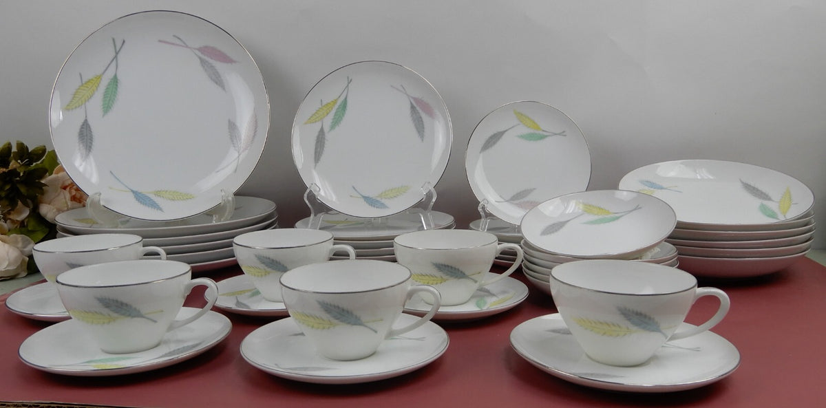 Vintage 42 Piece 6 Place Setting L & M China "DELICE" Pattern