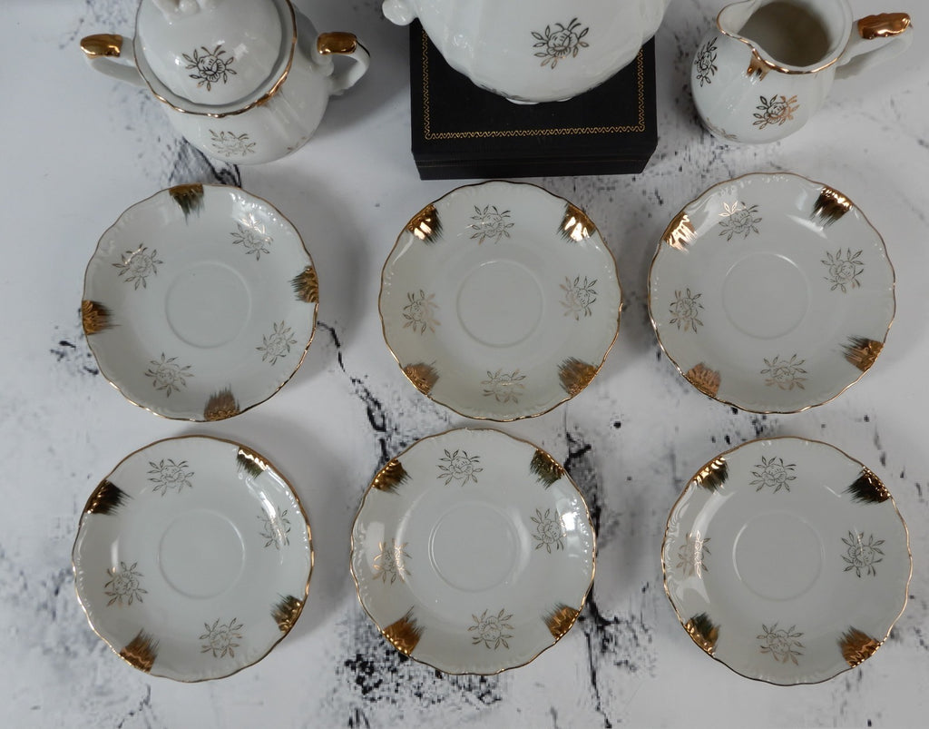 Small Vintage Royal Crown Japan 15 Pc Porcelain Tea Set White Gold Floral 33/926