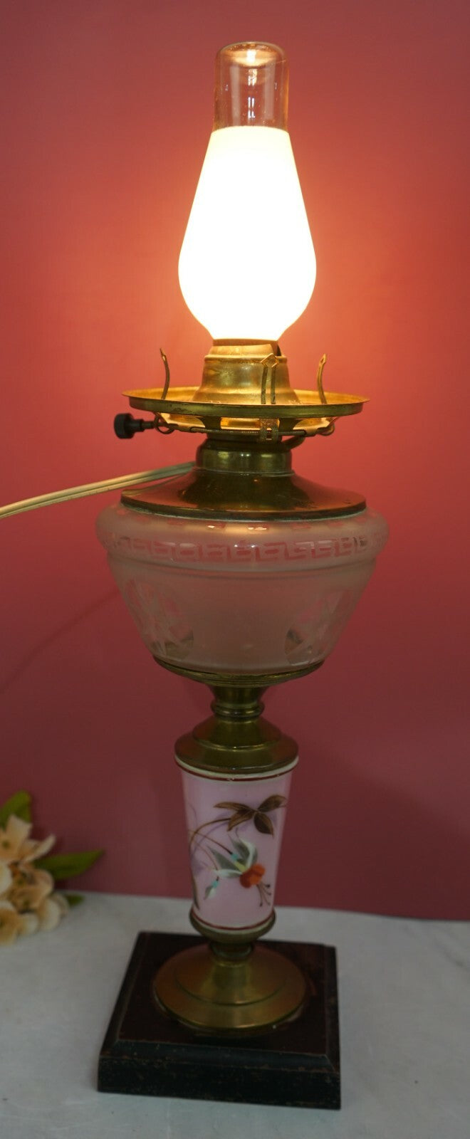 Vintage Victorian Style Metal and glass Table Lamp No Shade