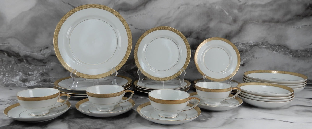 28 Pc 7-Piece 4 Place Setting Mikasa Bristol Waldorf Shape Pattern Made in Japan