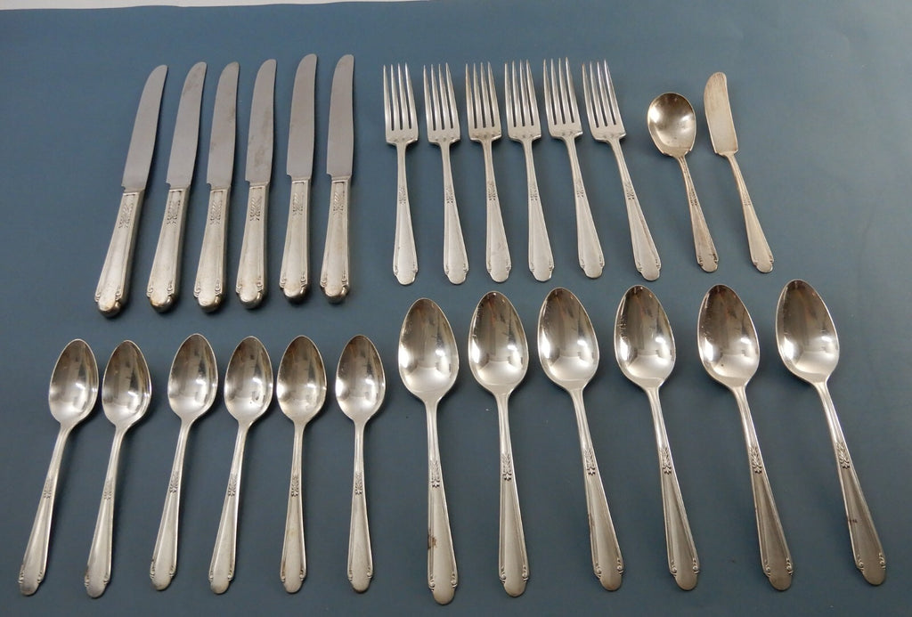 Lot of 26 Pieces WM Rogers MFG Co. Silverware Unknown Pattern