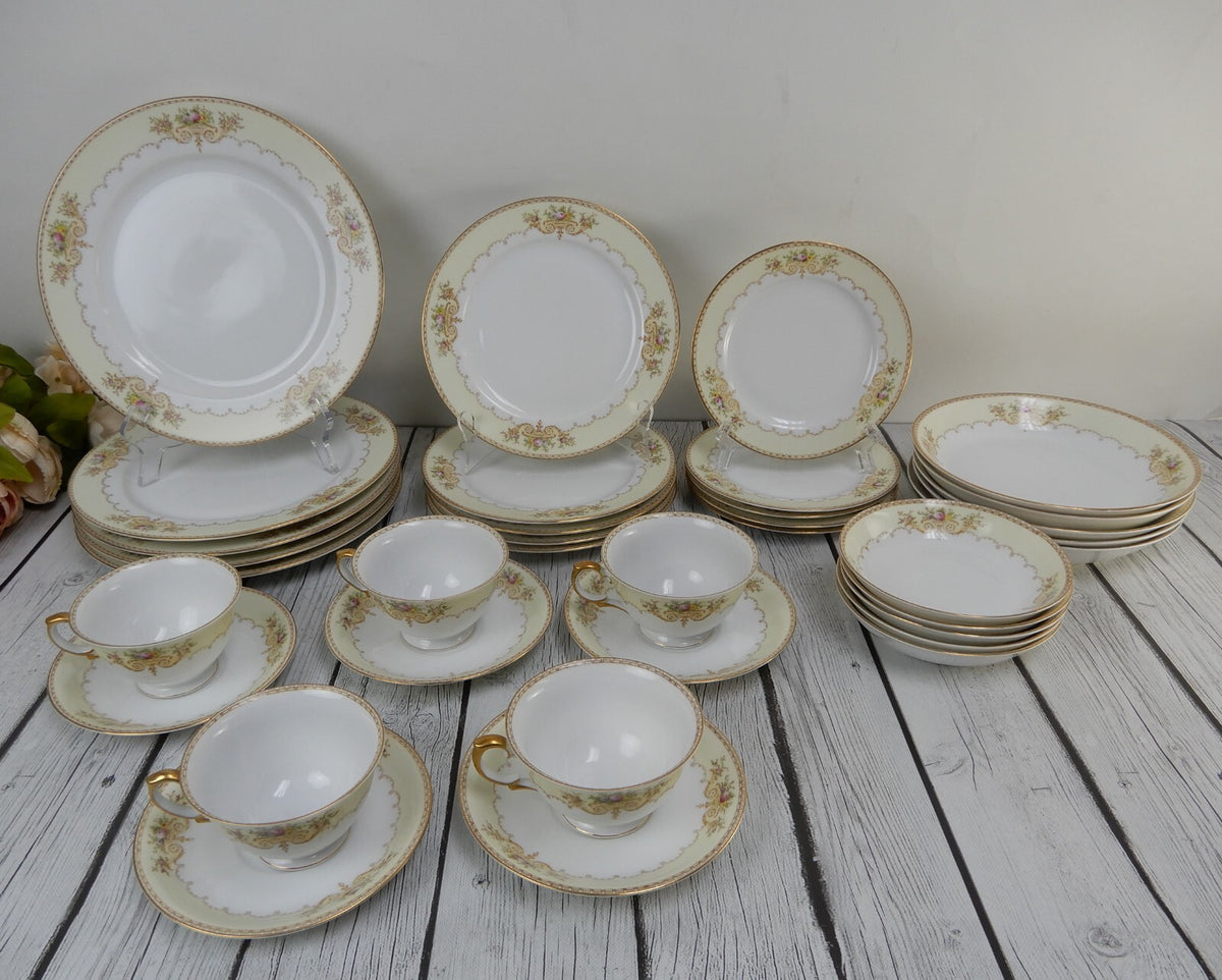 35 Piece 5 Place Setting Vintage Meito NSP Fine China Made in Japan w/Flowers