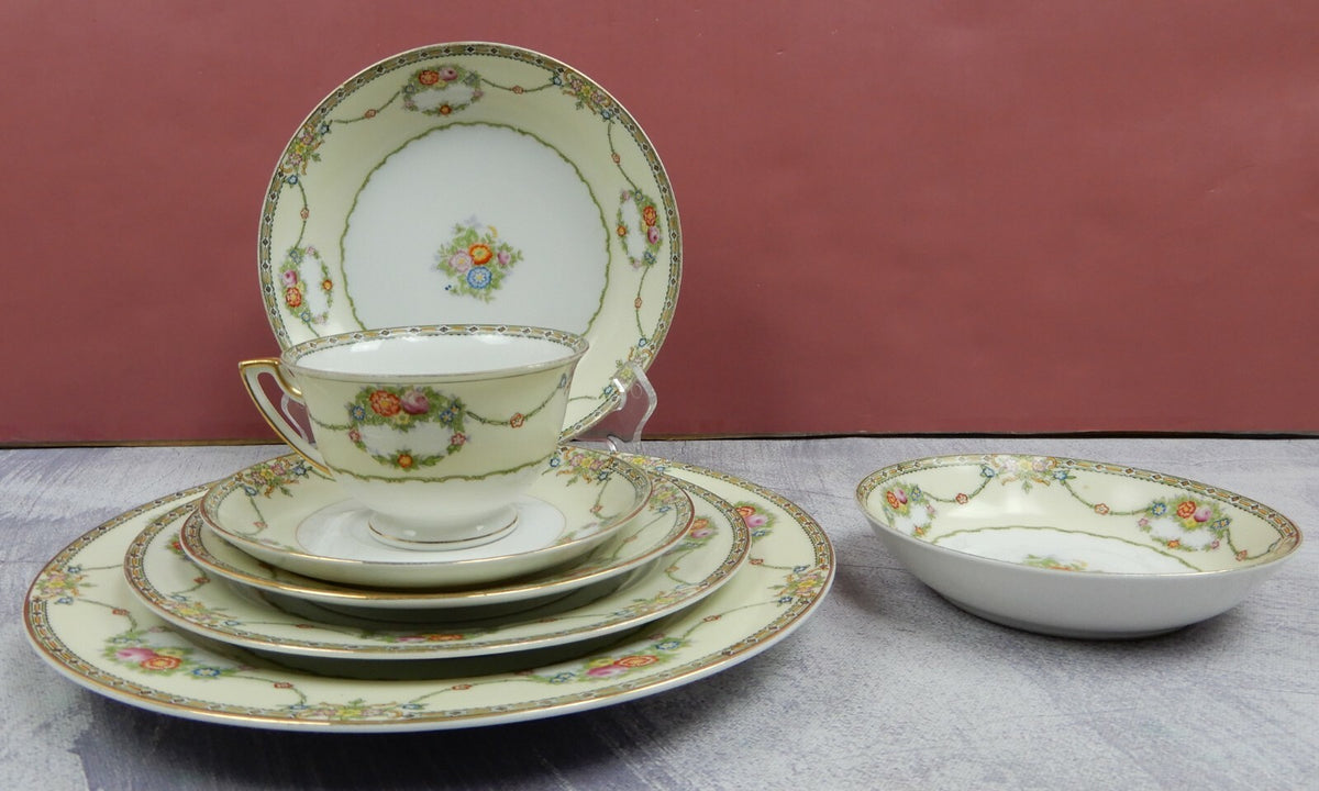 7 Piece 1 Place Setting Vintage Meito Fine China Made in Japan w/Flowers