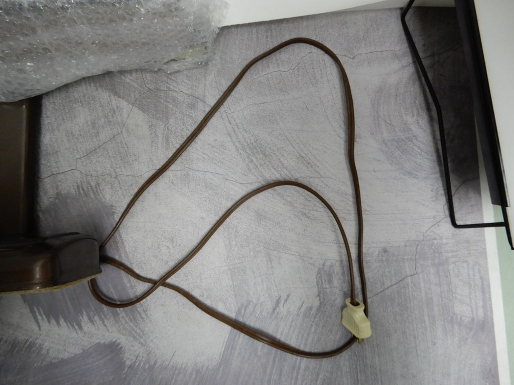 Vintage Underwriters Laboratories Inc. Bankers Lamp Brown Metal ~ 118 VOLTS