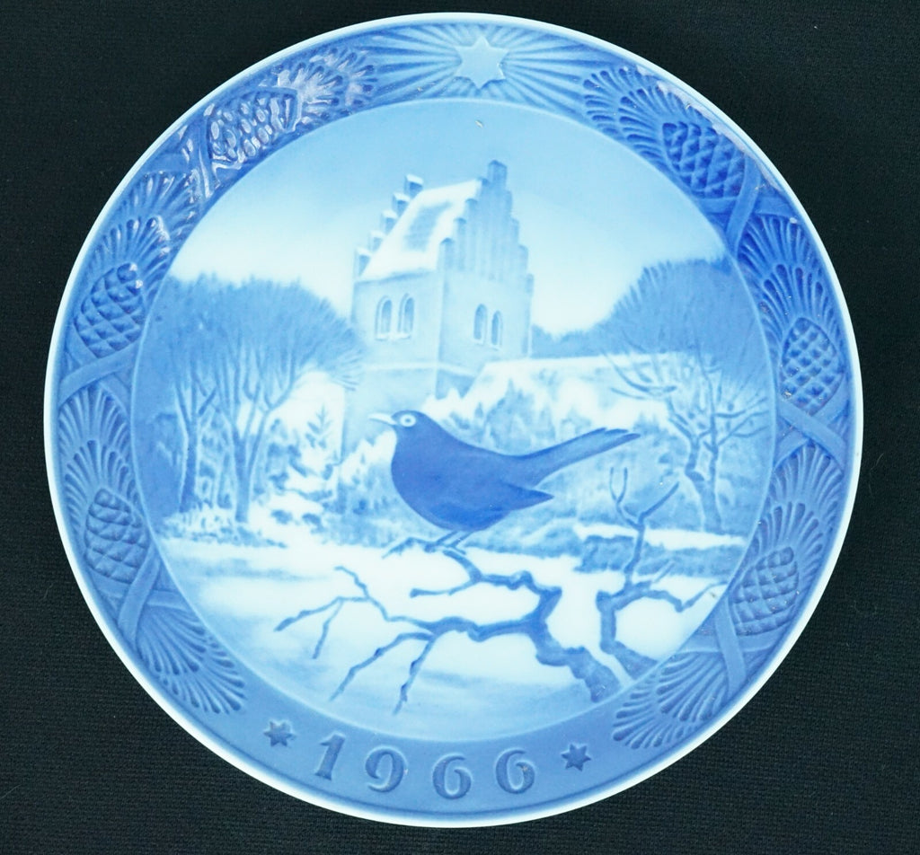Royal Copenhagen Denmark Annual Christmas Plate 1964-67 Kai Lange The Royal Oak