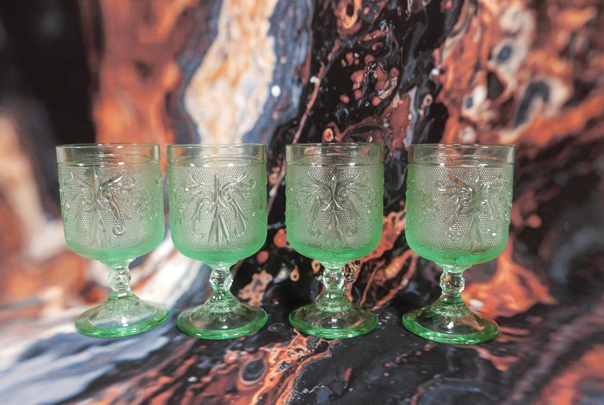 Set of 4 Tiara Chantilly Green Glass Goblets, Sandwich Daisy Pattern 7oz
