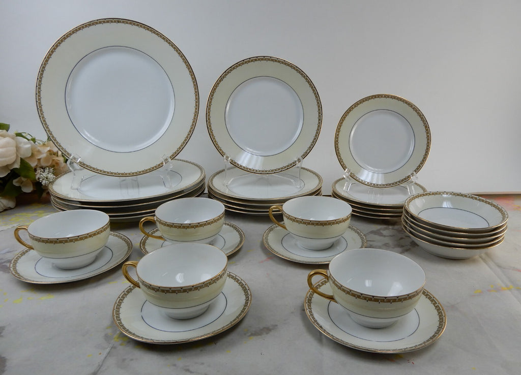 Set of 30 Pieces of  Hutschenreuther LHS Favorite Bavaria 6 Dinnerware for 5