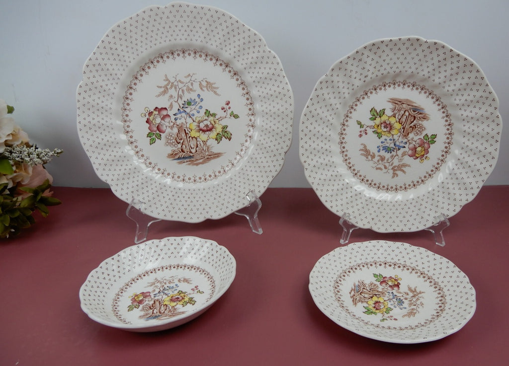 Vintage Royal Doulton England Grantham Dinner,Luncheon,Saucer Plates,Fruit Bowl