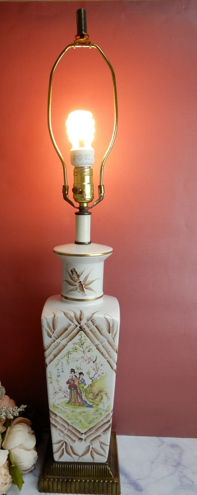 Vintage 3 Way Light Ceramic Table Lamp with Japanese Geisha Design