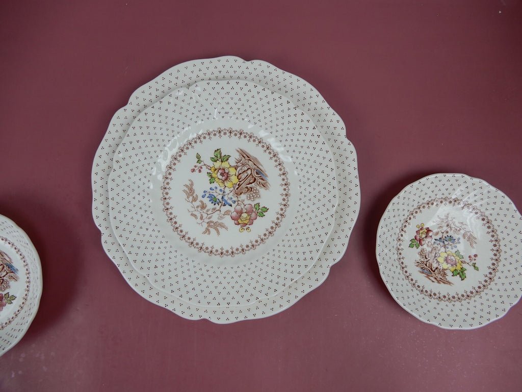 Vintage Royal Doulton England Grantham Dinner,Luncheon,Saucer Plates,Fruit Bowl
