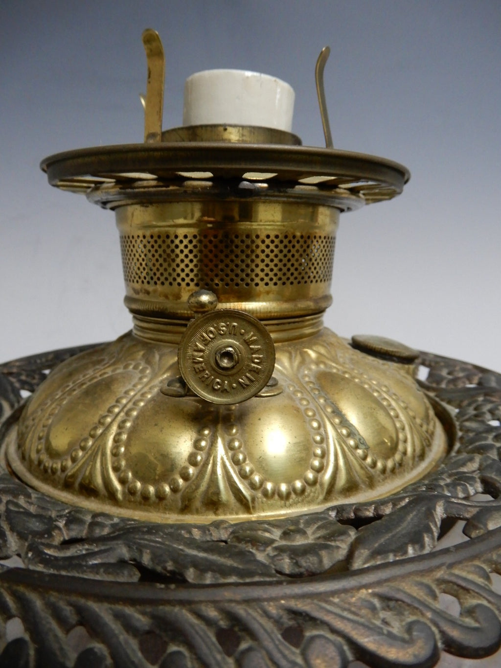 Circa 1900-1905 Pittsburgh Regal Iris Parlor Electrified Lamp w/mismatched shade