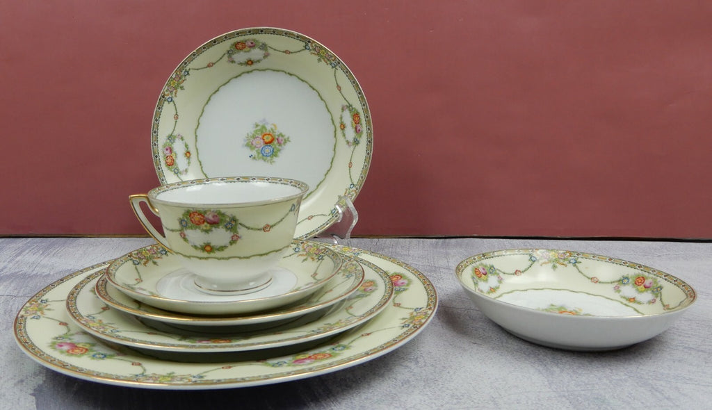 7 Piece 1 Place Setting Vintage Meito Fine China Made in Japan w/Flowers