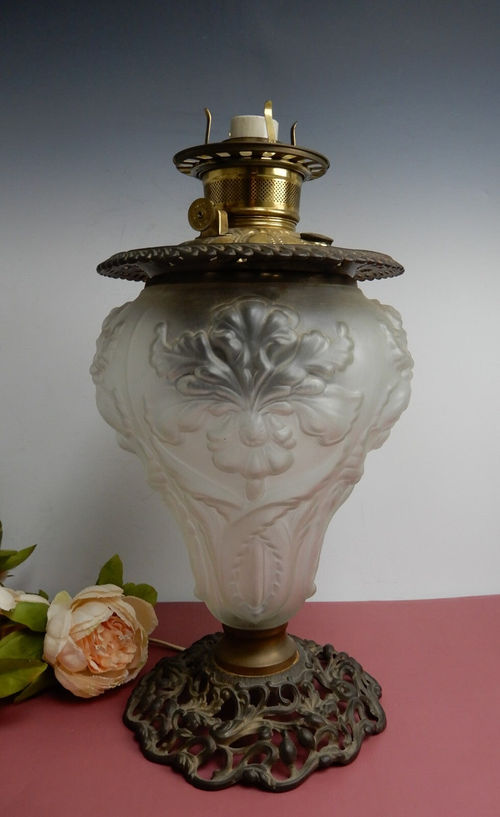 Circa 1900-1905 Pittsburgh Regal Iris Parlor Electrified Lamp w/mismatched shade