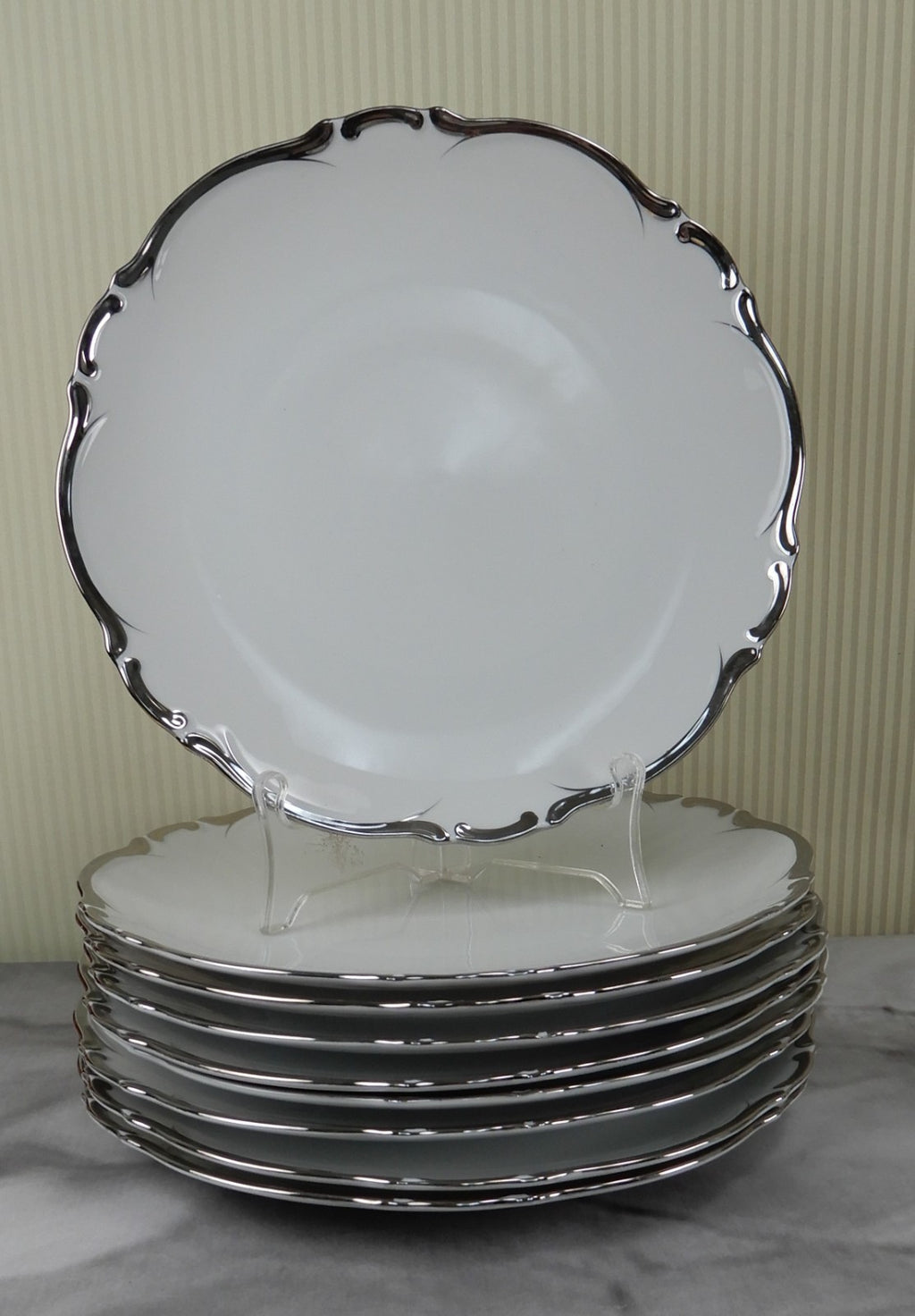 56 Pc 8-Piece 7 Place Setting Harmony House "Starlight" Pattern Made in Japan