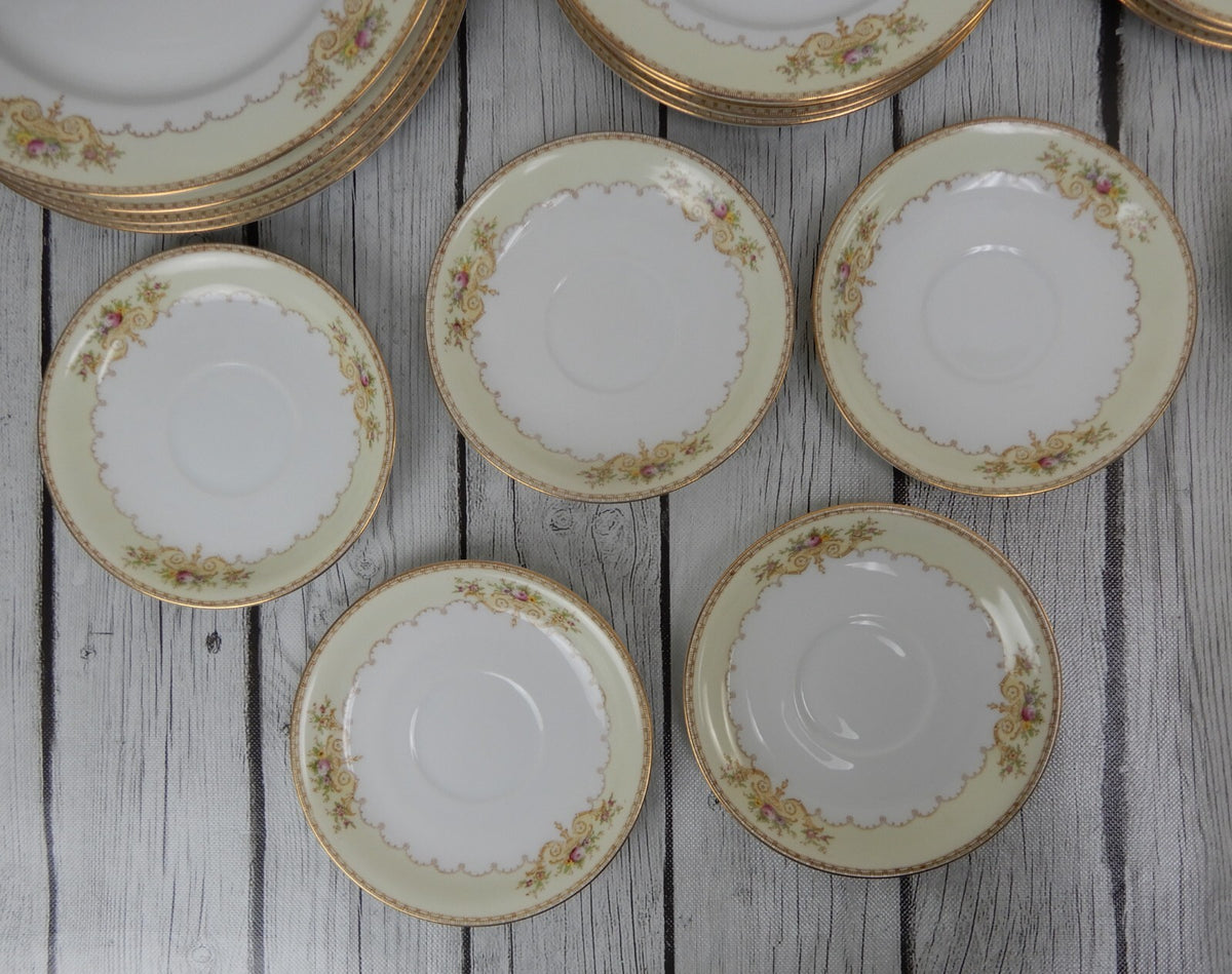 35 Piece 5 Place Setting Vintage Meito NSP Fine China Made in Japan w/Flowers
