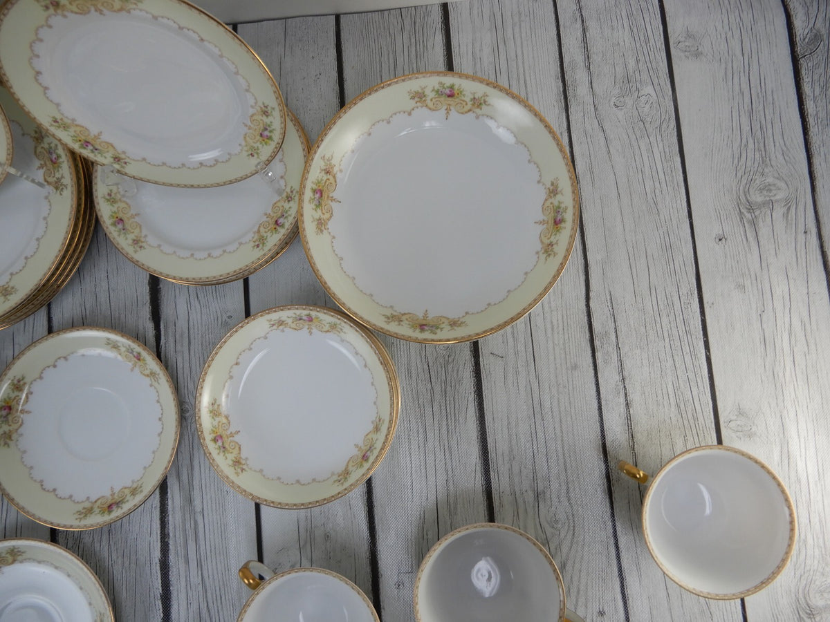 35 Piece 5 Place Setting Vintage Meito NSP Fine China Made in Japan w/Flowers