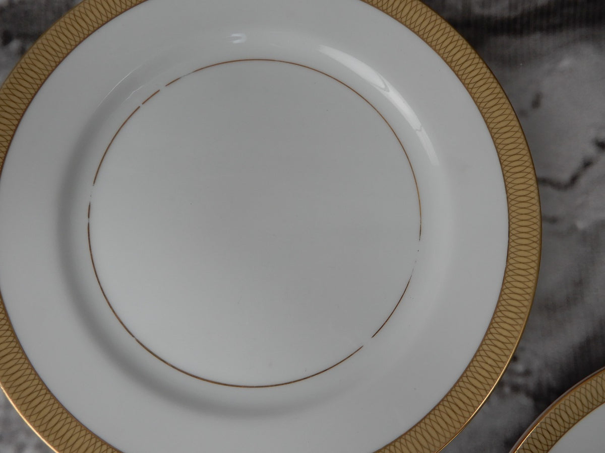 27 Pc 7-Piece 4 Place Setting Mikasa Bristol Waldorf Shape Pattern Made in Japan