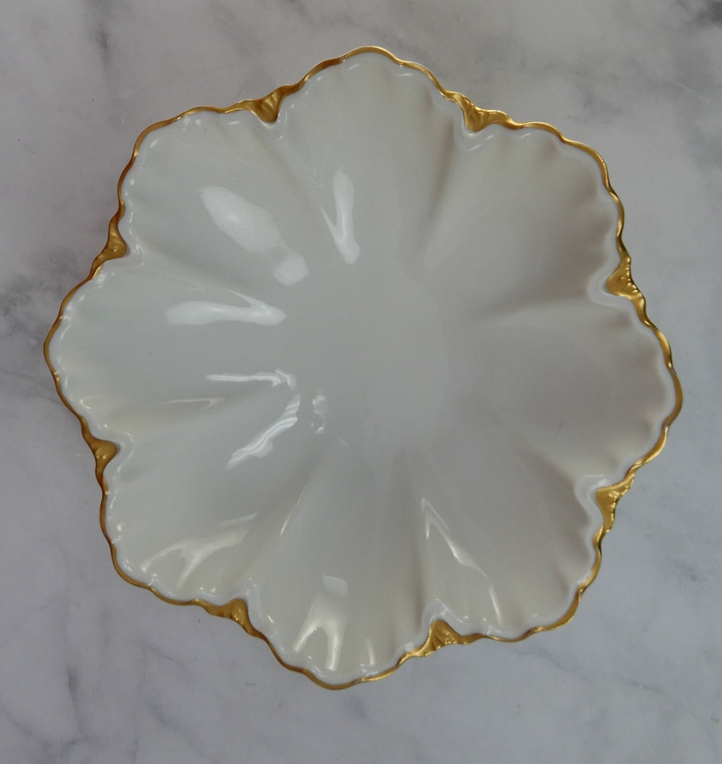 Thomas Bavaria Studio Decorated White Scalloped Gold Trim Footed Serving Bowl