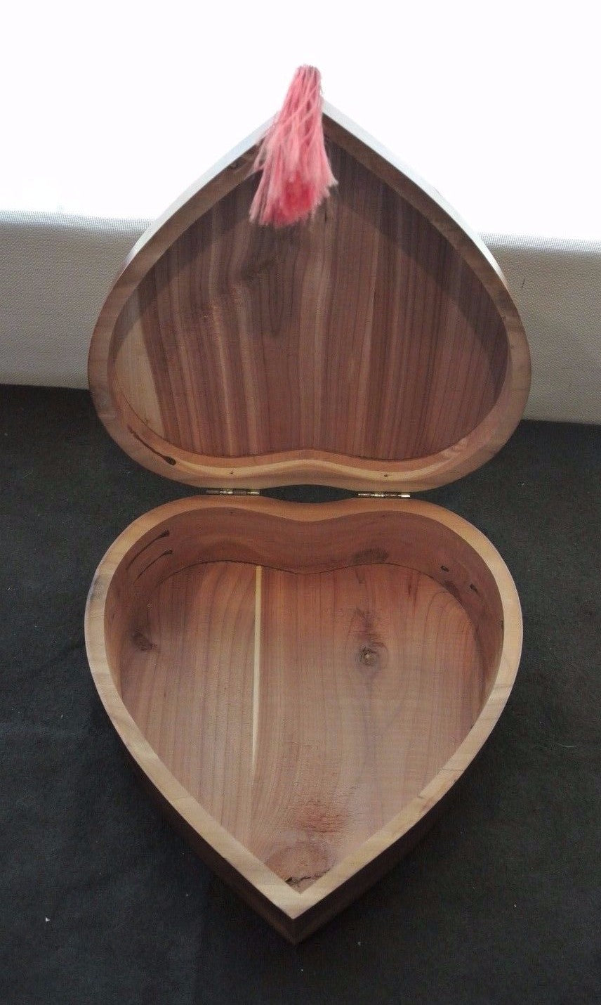 Vtg Wood Jewelry/trinket  Box Heart Shape with Courting Couple