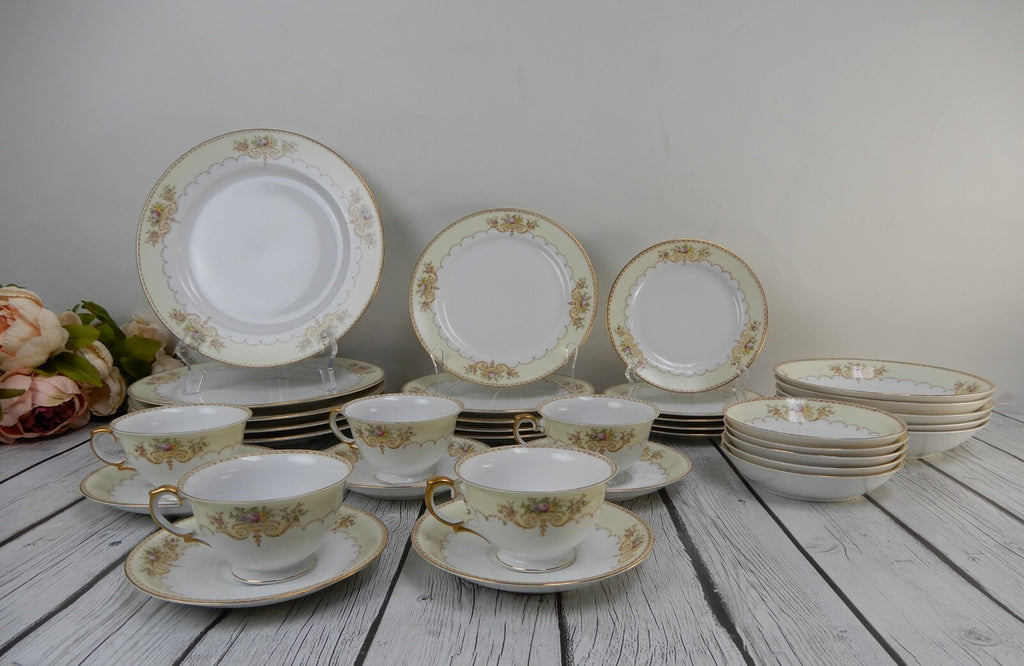 35 Piece 5 Place Setting Vintage Meito NSP Fine China Made in Japan w/Flowers