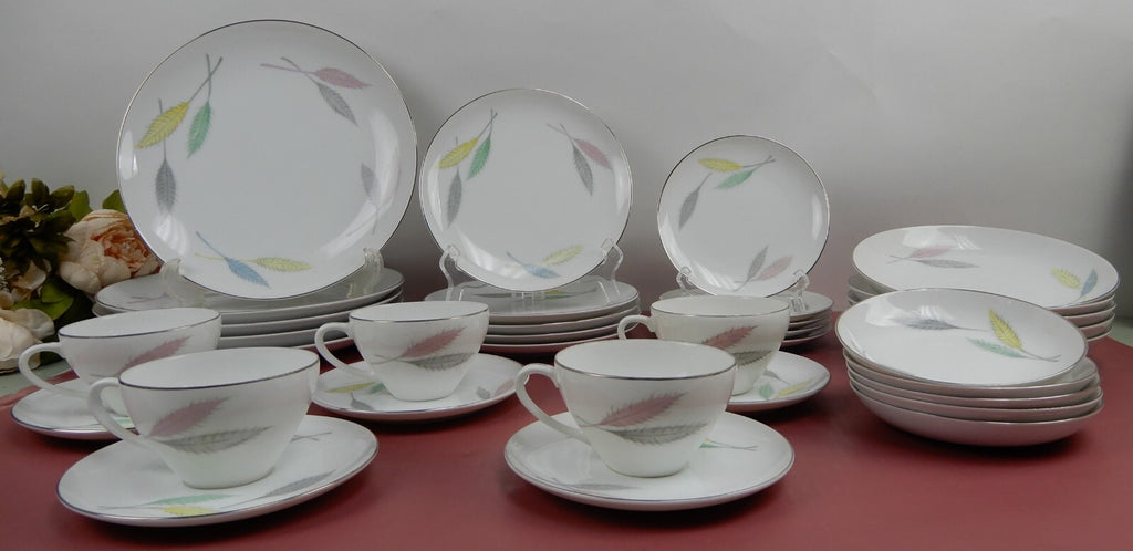 Vintage 35 Piece 5 Place Setting L & M China "DELICE" Pattern