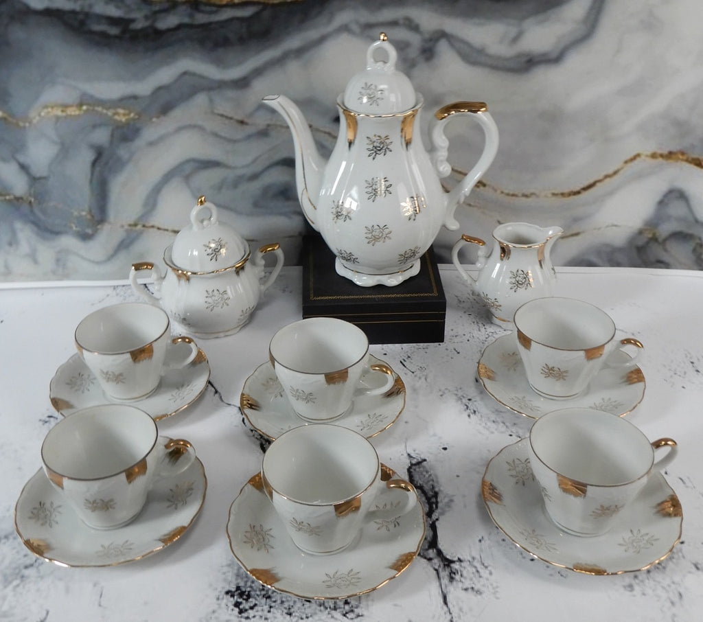 Small Vintage Royal Crown Japan 15 Pc Porcelain Tea Set White Gold Floral 33/926