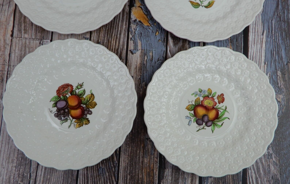 Set of 4 Copeland Spode Embossed Daisy Signed ALDEN Pattern 9 1/4" Lunch Plates