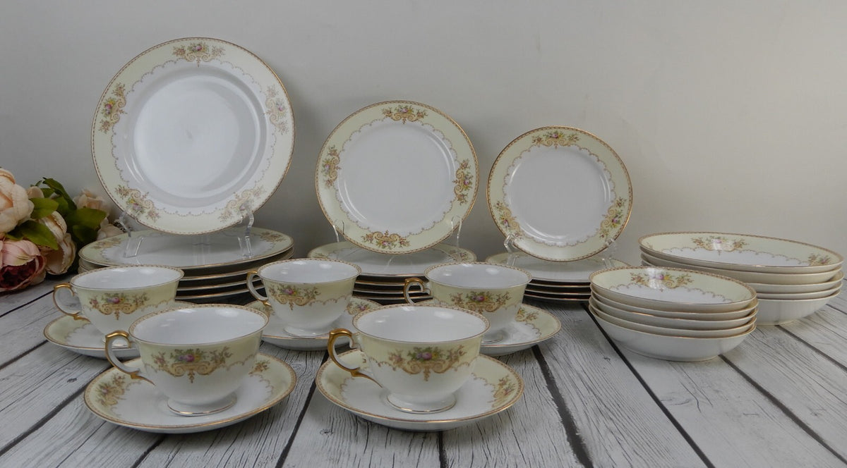 35 Piece 5 Place Setting Vintage Meito NSP Fine China Made in Japan w/Flowers