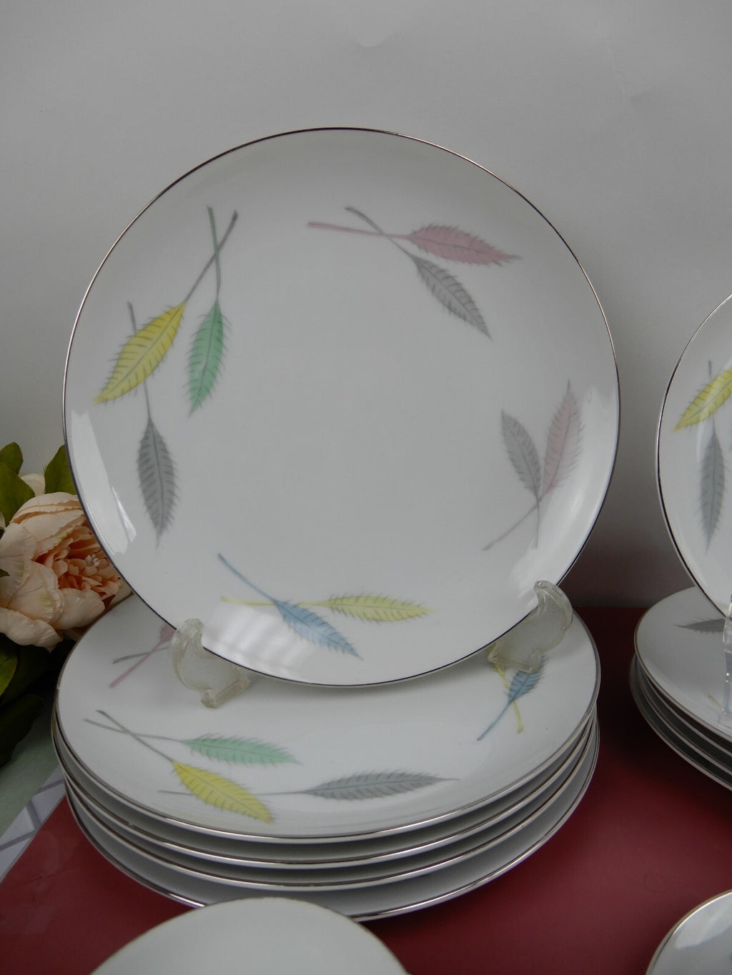 Vintage 35 Piece 5 Place Setting L & M China "DELICE" Pattern