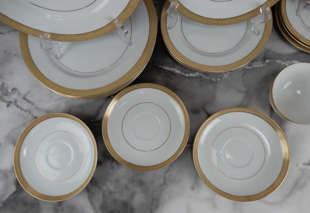 27 Pc 7-Piece 4 Place Setting Mikasa Bristol Waldorf Shape Pattern Made in Japan
