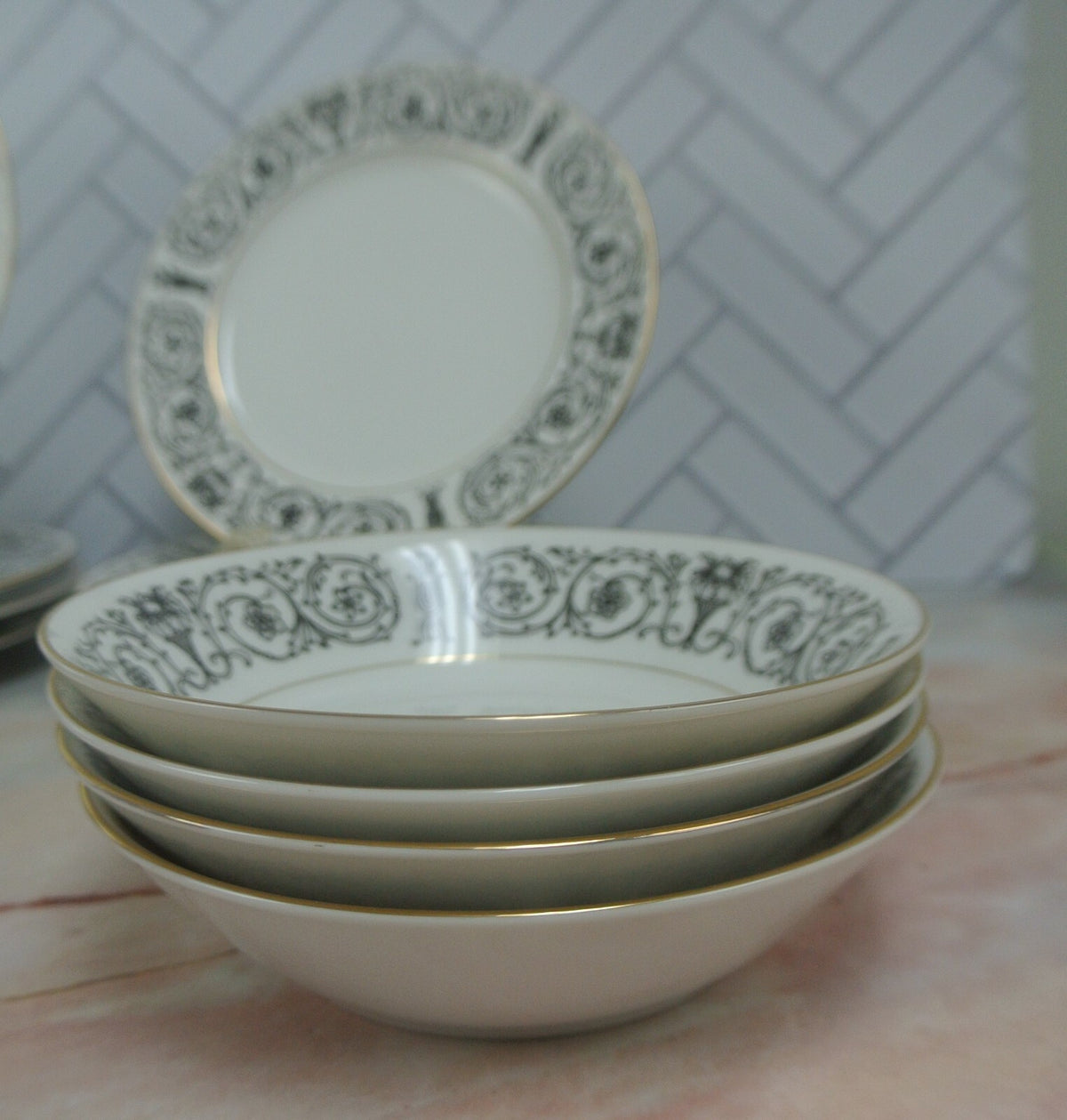 28 Pieces 7-Piece 4 Place Setting Coventry Fine China Japan "Laurent" Pattern