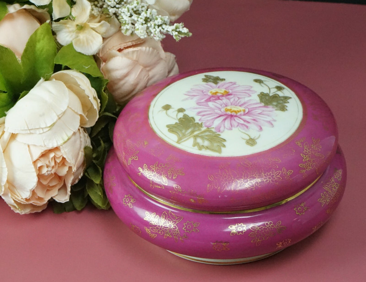 Vintage Hand Painted Tashiro Shoten Elephant Mark Powder/Trinket Box 6.5"