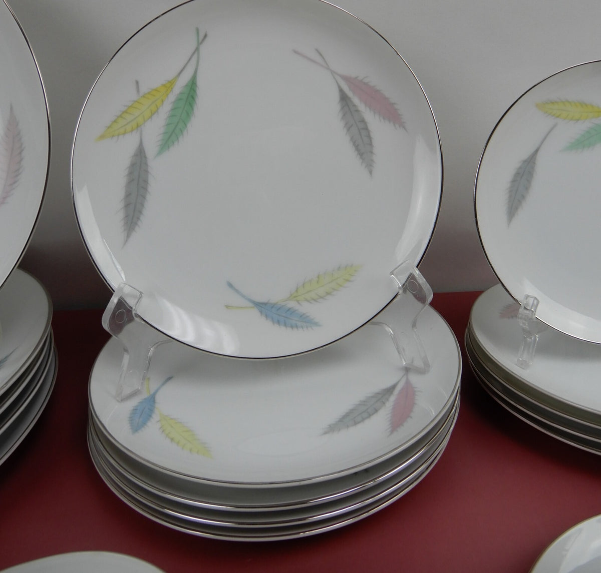 Vintage 35 Piece 5 Place Setting L & M China "DELICE" Pattern