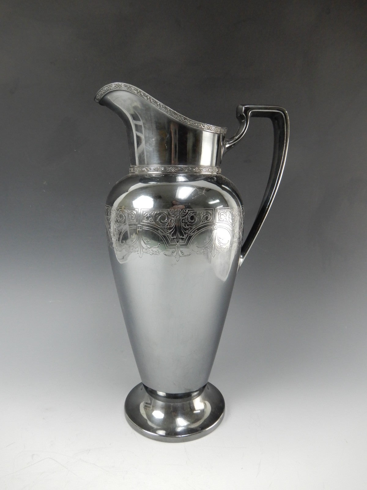 Vintage Wallace E.P.W.M. V8101  Ice Tea /Water Pitcher with Ice Lip