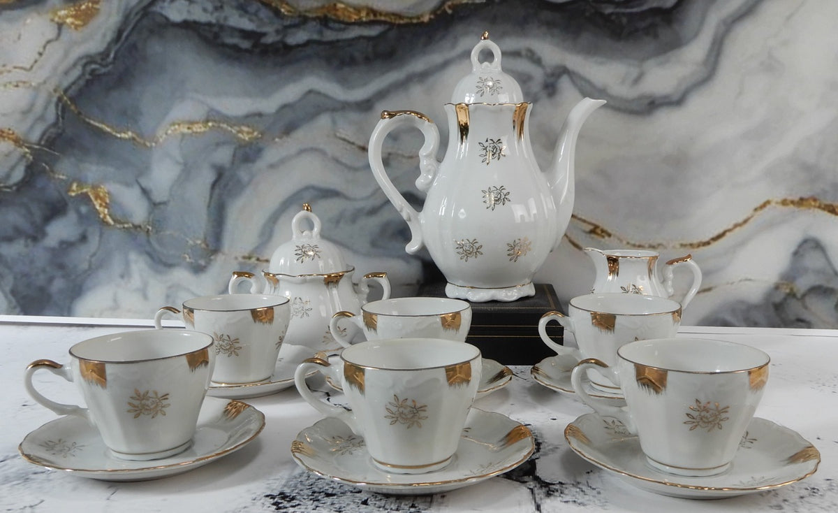 Small Vintage Royal Crown Japan 15 Pc Porcelain Tea Set White Gold Floral 33/926