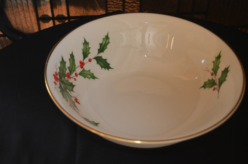 Lenox Holly and Berries Motif Holiday 9-1/2" Serving Bowl With Gold Trim