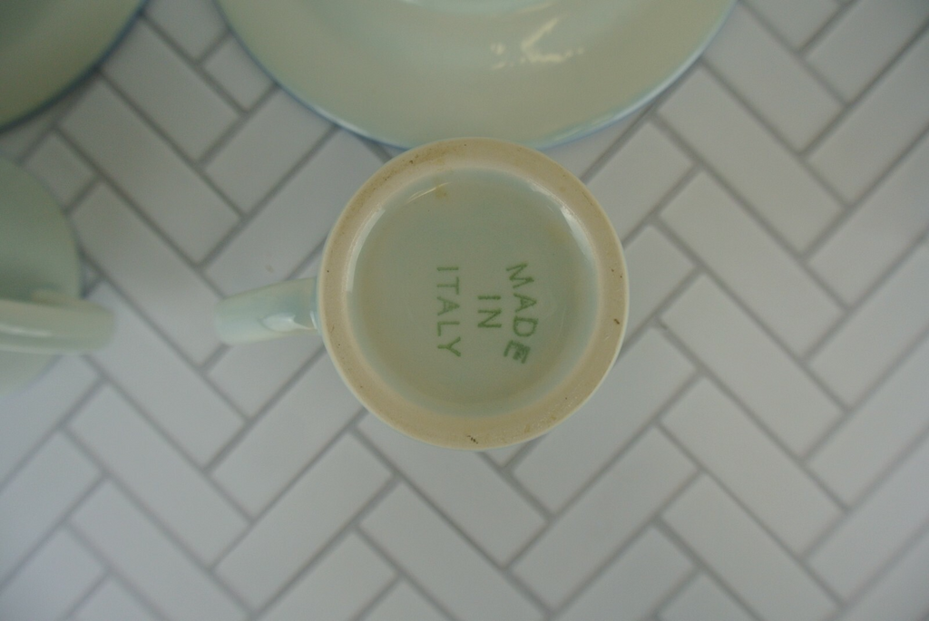 Set of 2 Sea Shell Dinnerware Two Plates, Two Mugs Made in Italy "B"