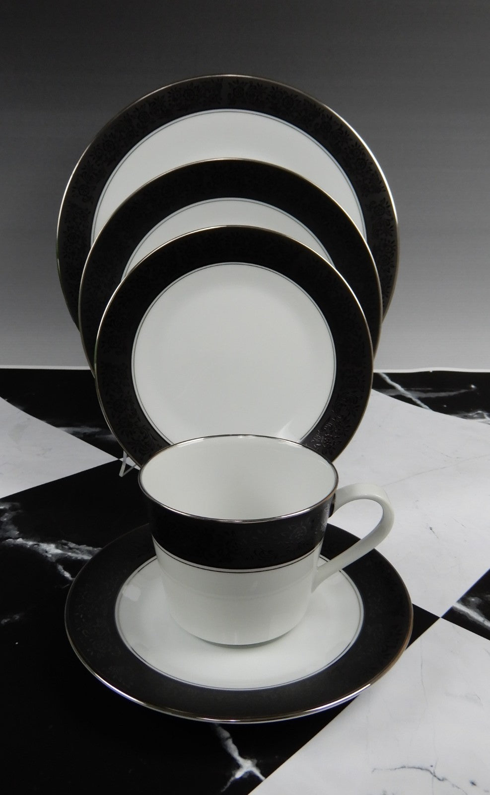 5-Piece One Place Noritake "Mirano" 6878 Made in Japan