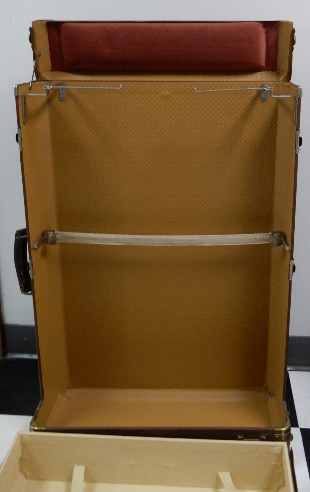 Hartmann Tourobe Gibraltarized Travel Wardrobe Hardside Trunk Suitcase 33-1/2"
