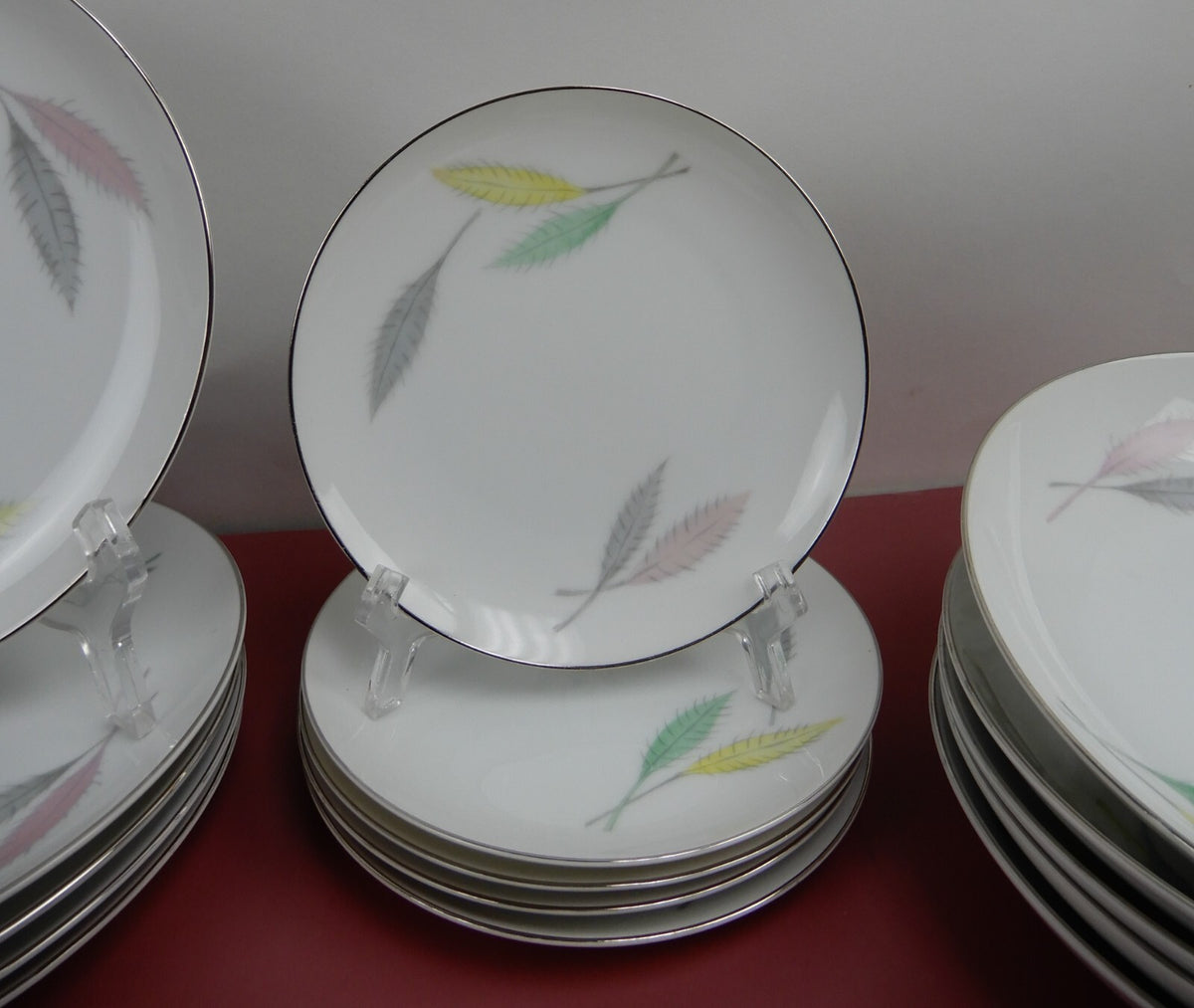 Vintage 35 Piece 5 Place Setting L & M China "DELICE" Pattern