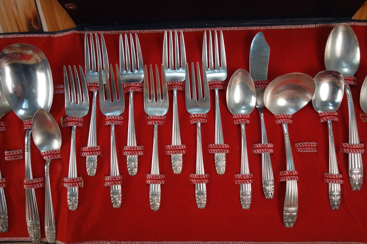 50 Pc. of Vintage Wallace Harmony House Danish Queen AA+ Pattern