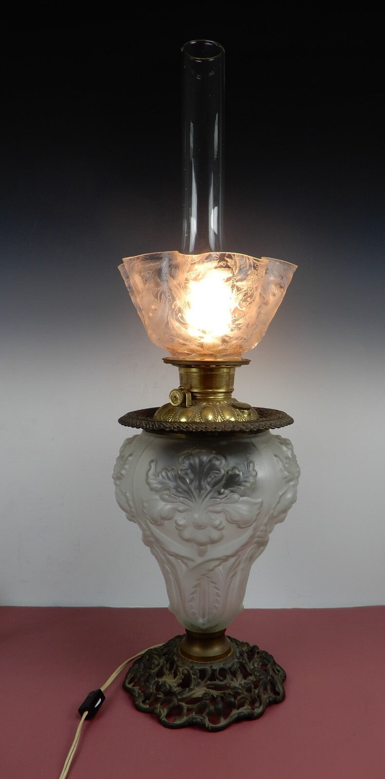 Circa 1900-1905 Pittsburgh Regal Iris Parlor Electrified Lamp w/mismatched shade