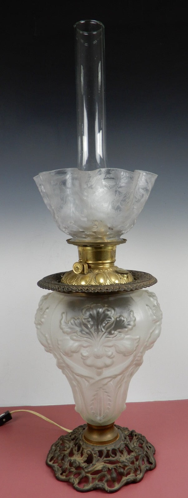 Circa 1900-1905 Pittsburgh Regal Iris Parlor Electrified Lamp w/mismatched shade