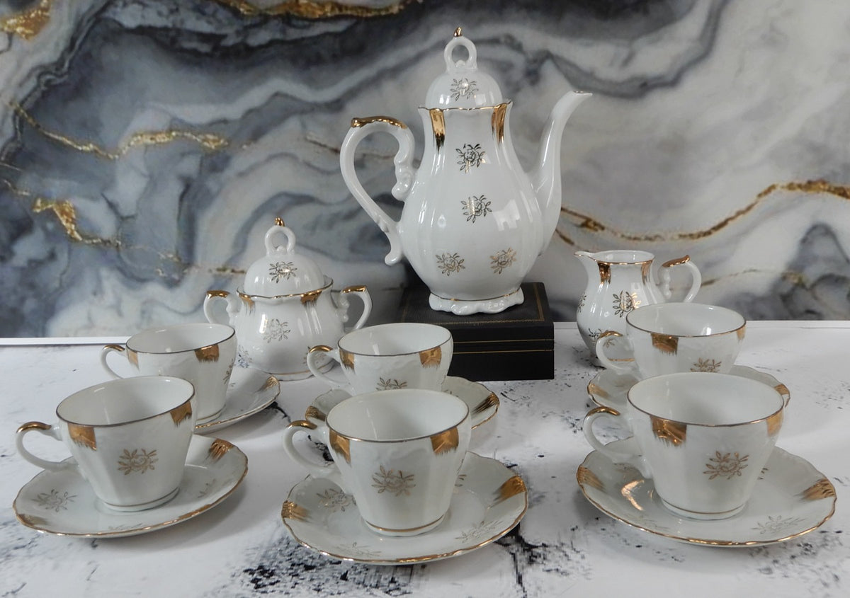 Small Vintage Royal Crown Japan 15 Pc Porcelain Tea Set White Gold Floral 33/926