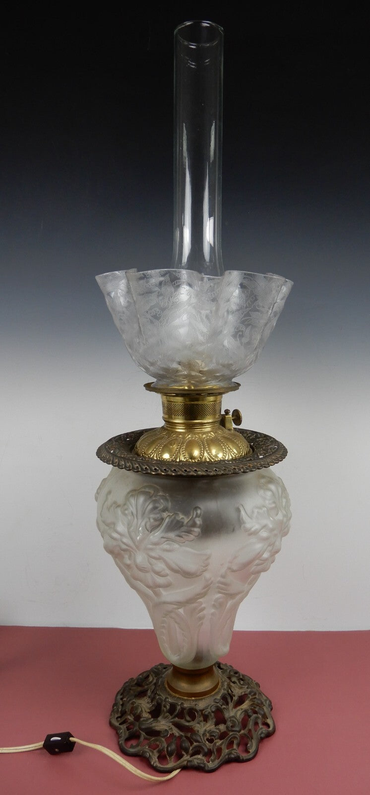 Circa 1900-1905 Pittsburgh Regal Iris Parlor Electrified Lamp w/mismatched shade